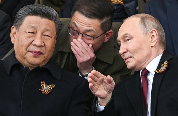 Трибуна на параді: Путін, Сі і злочинці