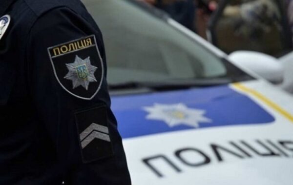 У Рівному школярка після зауваження ударила вчителя циркулем