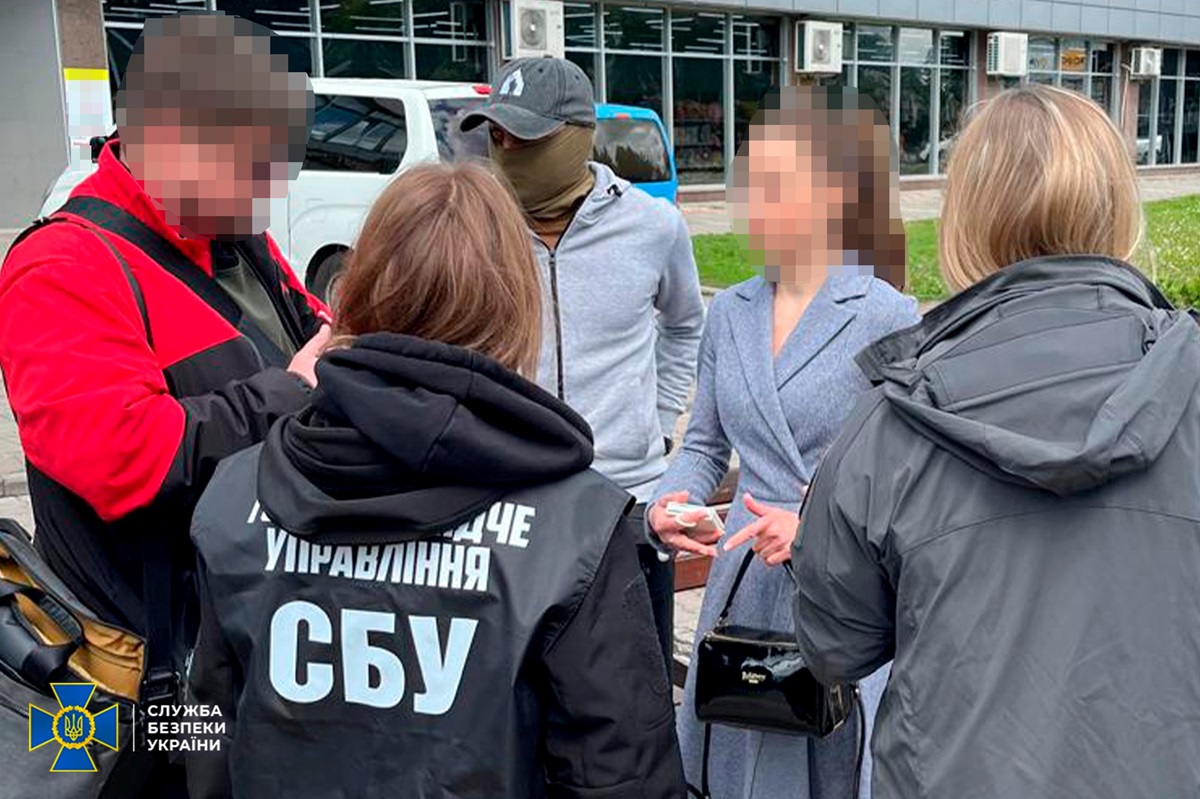 Новини України - У Сумах на вимаганні хабаря затримали посадовицю вишу
