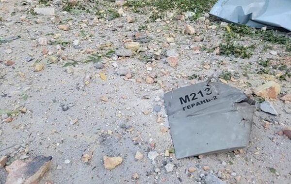 Уламки збитого БПЛА пошкодили дах будівлі у Голосіївському районі Києва
