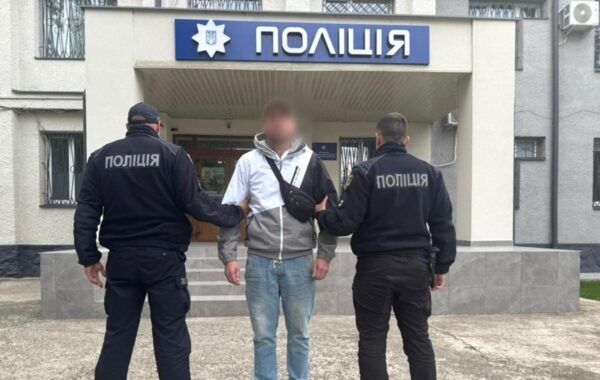 В Ужгороді викрито продавця історичних реліквій і російської символіки