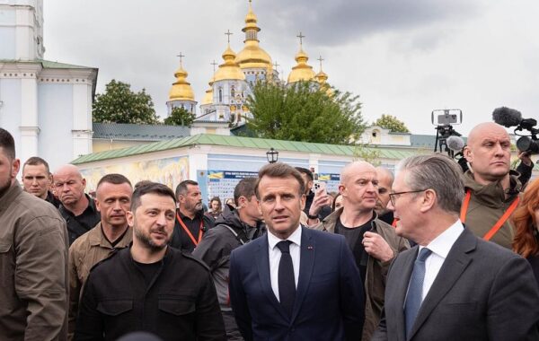 Зеленський, Макрон і Стармер погуляли в центрі Києва