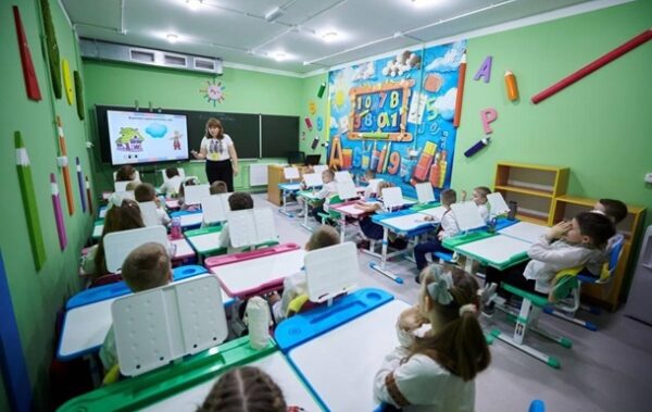 Близько 100 тис. українських школярів перейшли на очну форму навчання – МОН