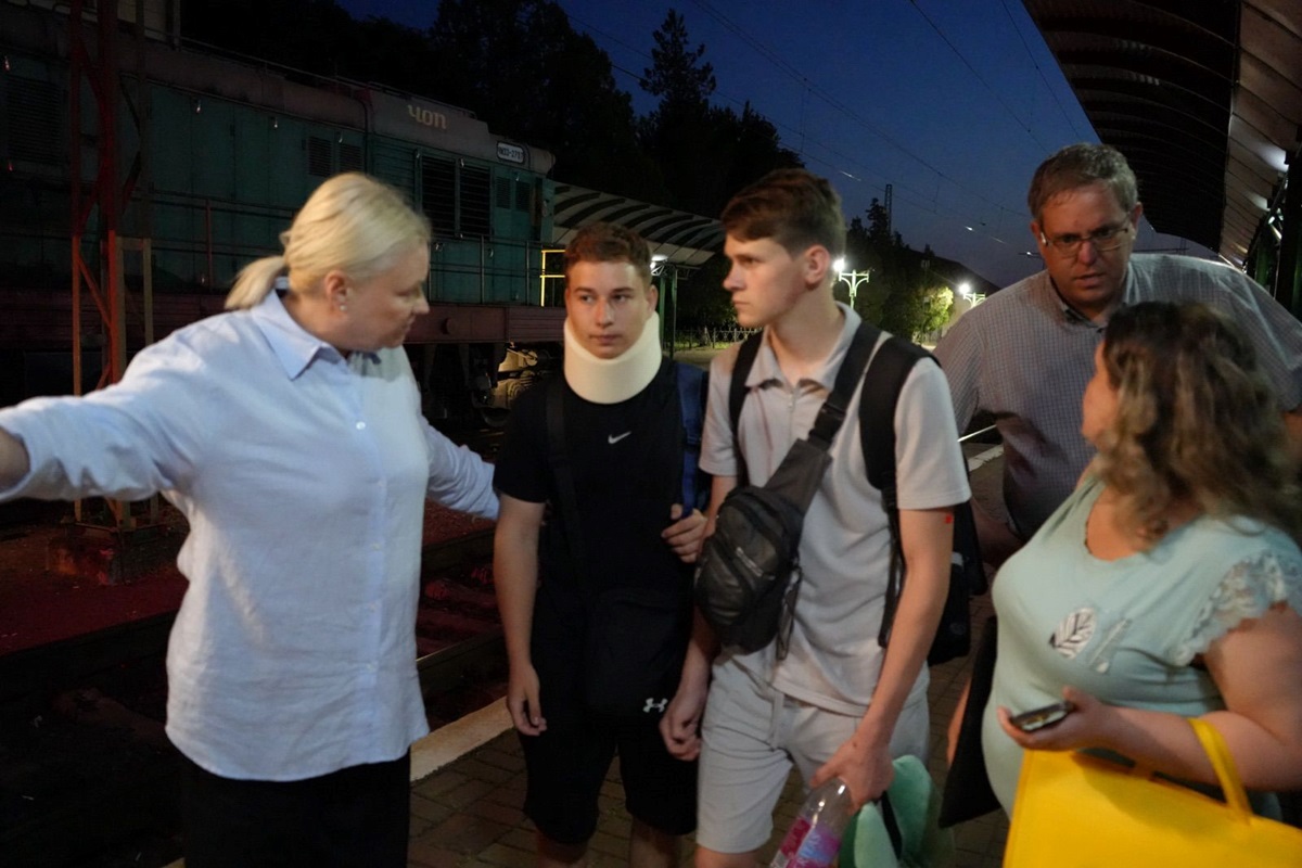 Новини України - ДТП з українцями у Франції: додому повернулася перша група підлітків
