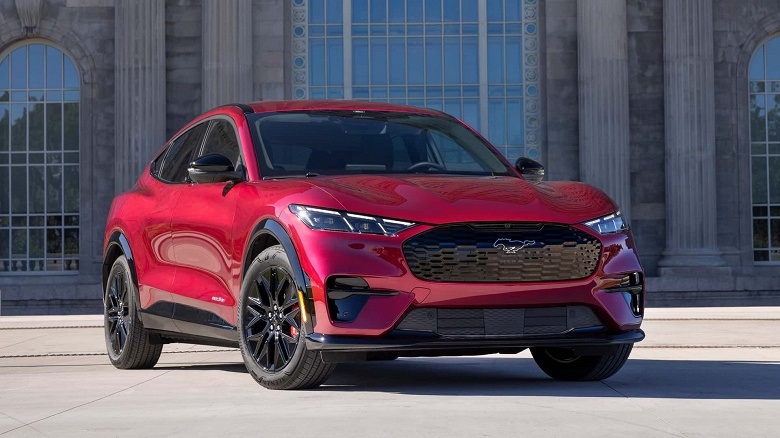 Авто новини - Ford відкликає майже 200 тисяч електрокарів через ризик блокування дверей