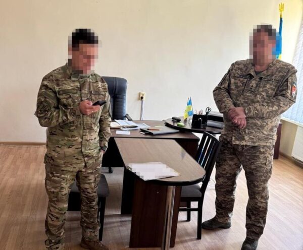 На Прикарпатті викрито чиновника ТЦК, що знімав з обліку мобілізованих