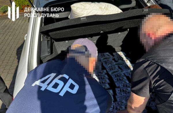 На Рівненщині посадовець вимагав побори з правоохоронців