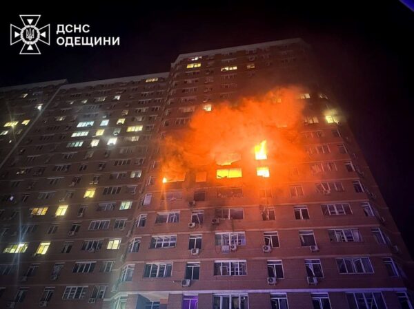 Палали три поверхи: з&rsquo;явилися кадри удару по Одесі