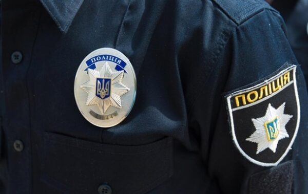 У Харкові затримали дівчину, яка вдарила поліцейського