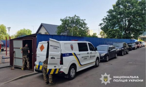 У Києві вибухнув сміттєвий бак, є постраждалі