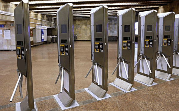 У метро Києва через збій не працює безконтактна оплата