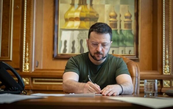 Зеленський провів кадрові зміни у війську