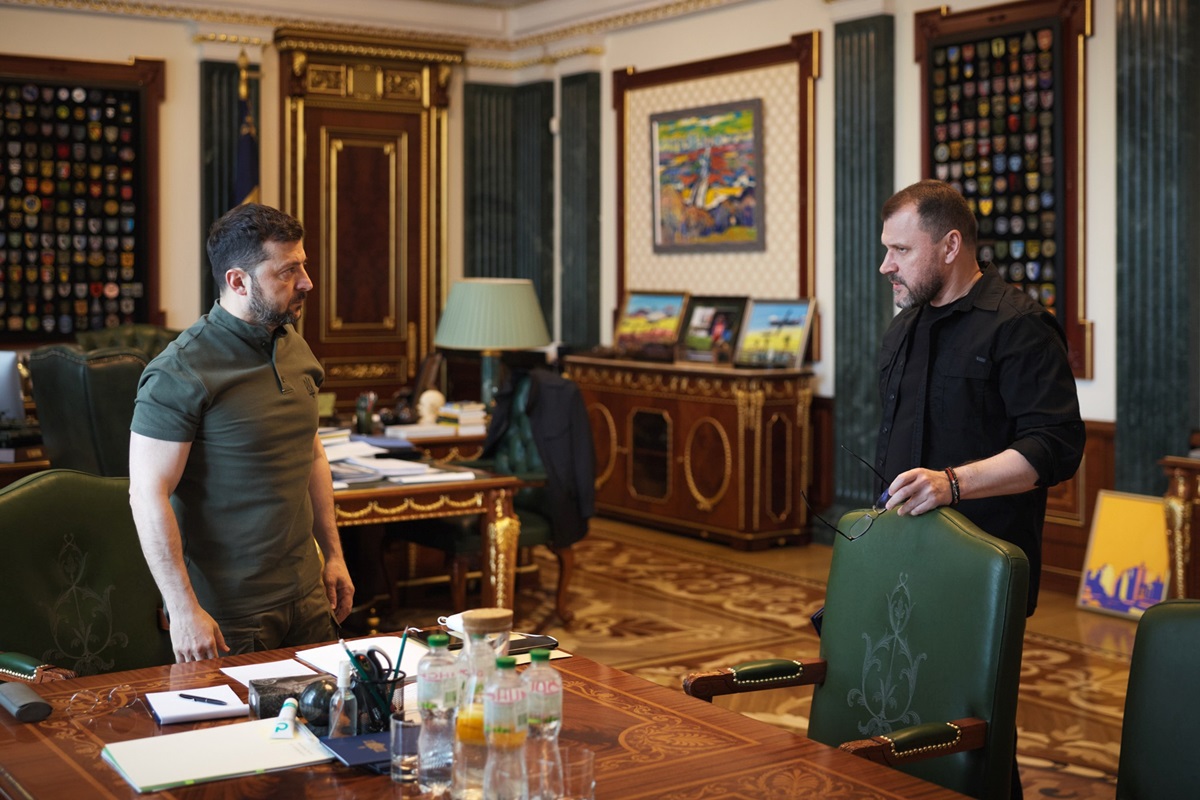 Новини України - Зеленський та глава МВС обговорили протидію псевдоволонтерам