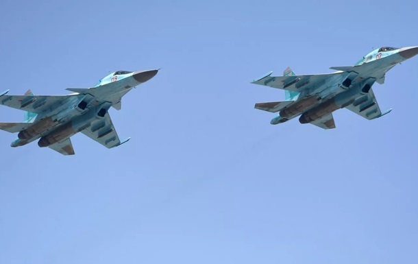 Новини України - ЗСУ знищили два літаки Су-34 на аеродромі у РФ