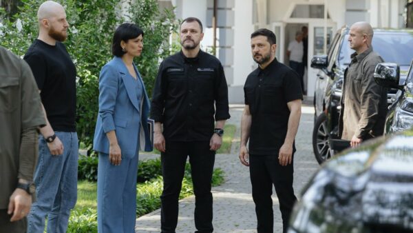 Президент України Володимир Зеленський відзначив медиків та військовослужбовців системи МВС