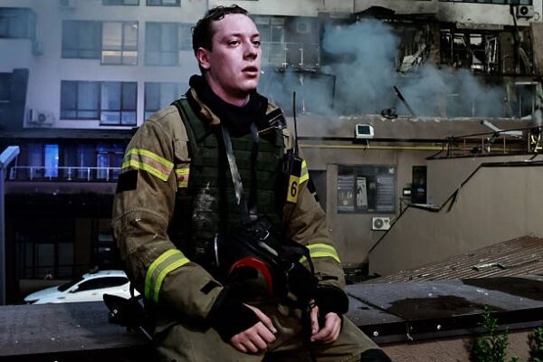 Атака на Київ: зруйновано під’їзд, багато поранених