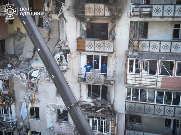 Атака на Одесу: з-під завалів деблокували тіло загиблого