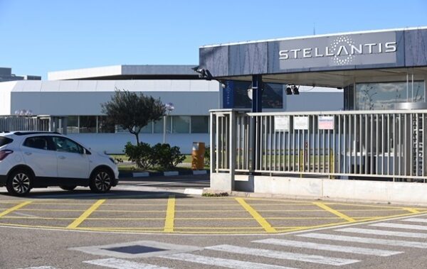 Автовиробник Stellantis зазнає &euro;2,3 млрд збитків за перше півріччя