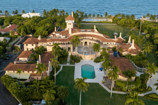 Біля резиденції Трампа затримали жінку зі зброєю