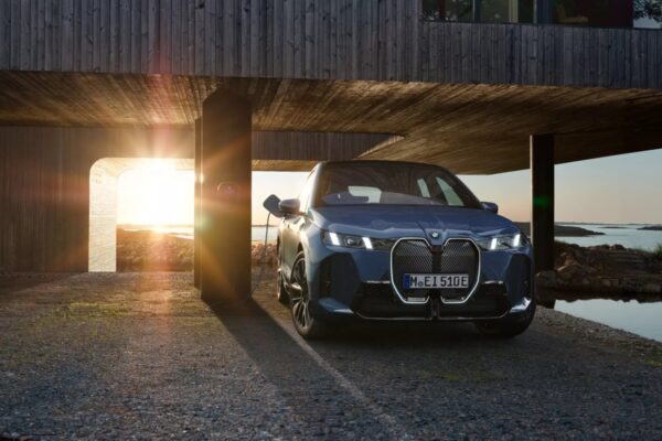 BMW відкликає електромобілі через ризик раптової втрати потужності