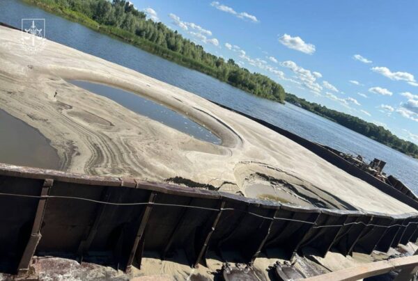 Екокода на 6 млн: на Київщині викрили незаконний видобуток піску з Десни
