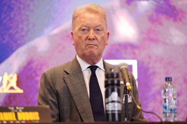 Френк Воррен про перемогу Усика: Цей боксер неперевершений на шляху боксу