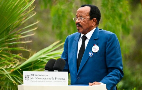 Глава Камеруну в 92 роки планує увосьме балотуватися в президенти