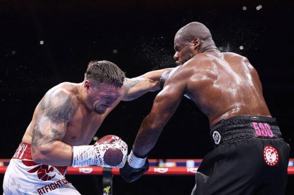 Інсайдер відреагував на шалений гонорар Усика за реванш