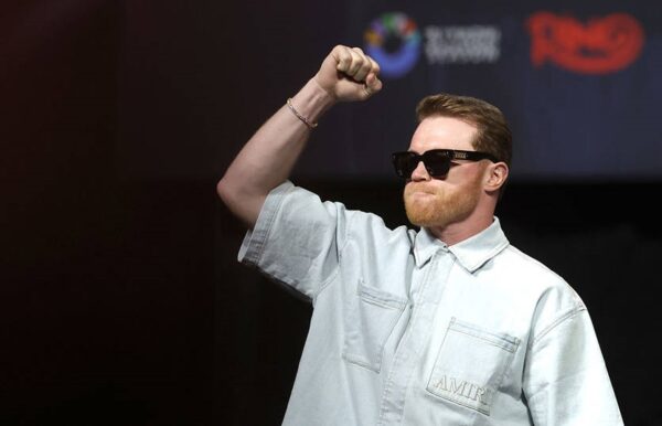 Канело виклав $500 тисяч за те, що в реванші Усик переможе Дюбуа