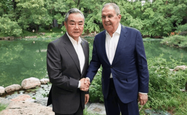 Лавров і Ван І обговорили війну в Україні та співпрацю РФ і Китаю