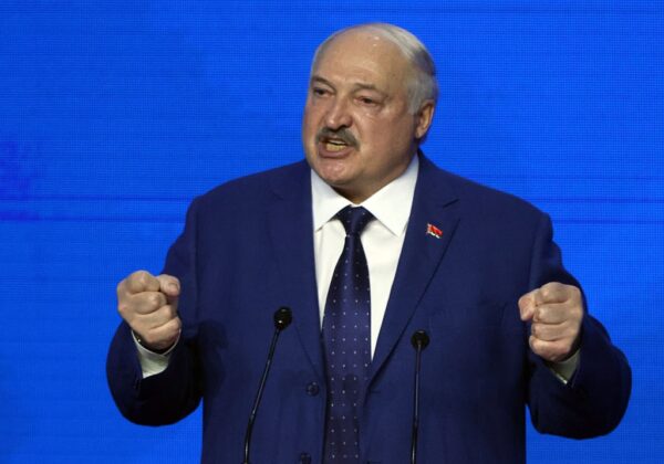 Лукашенко використовує мігрантів для тиску на ЄС – СЗР