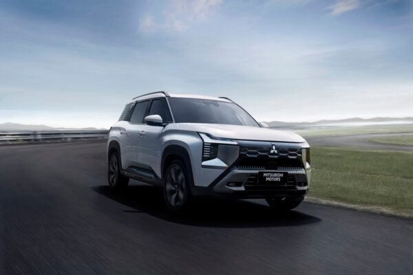 Mitsubishi представила трирядний позашляховик Destinator
