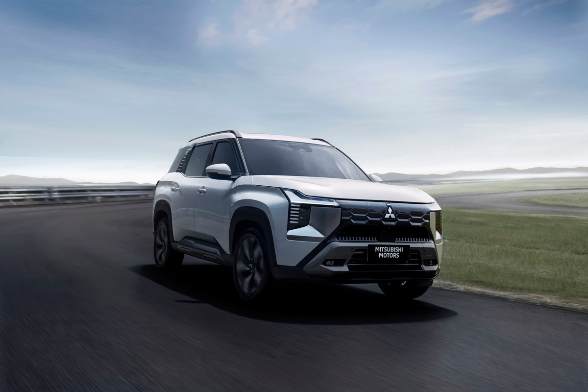 Авто новини - Mitsubishi представила трирядний позашляховик Destinator