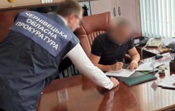 На Буковині 10 посадовців отримали підозри за розтрату бюджетних коштів