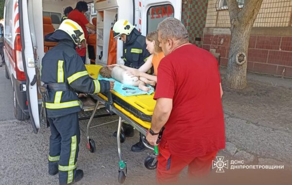 На Дніпропетровщині дворічна дитина випала з четвертого поверху