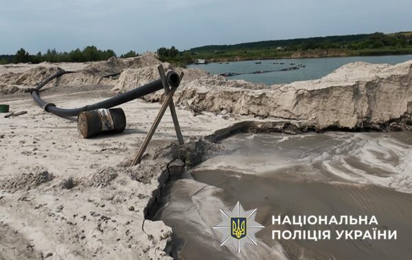 На Київщині незаконний видобуток піску міг спричинити екокатастрофу