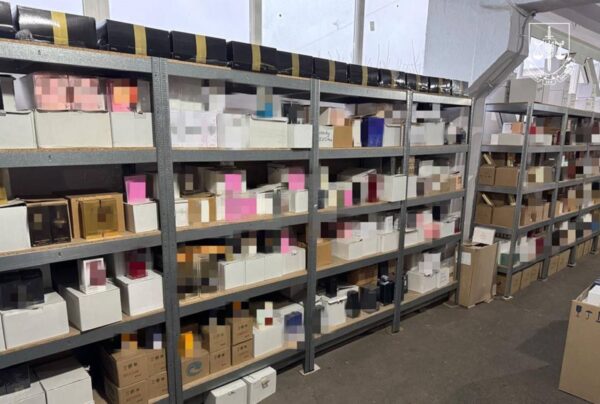 На Полтавщині вилучили тисячі флаконів фейкової парфумерії