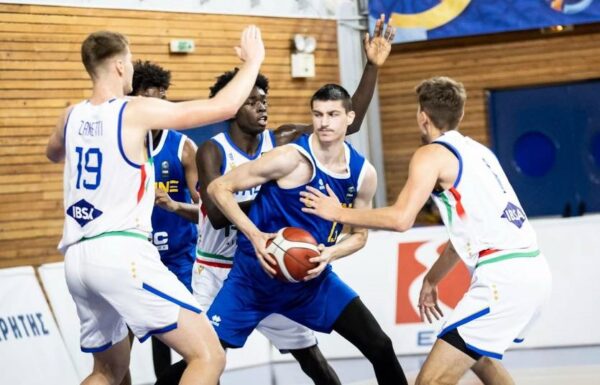 На Євробаскеті U-20 збірна України програла фінальний матч у групі