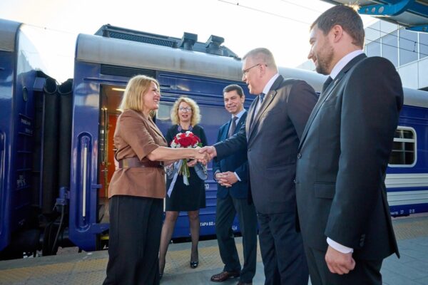 Прем’єр-міністр Латвії приїхала до Києва