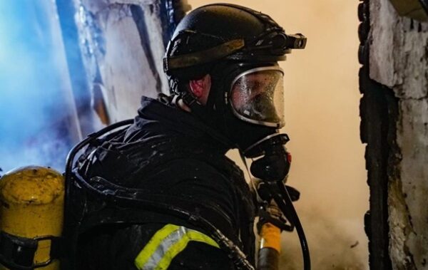 Ракети після дронів: Росія цілить по будинках киян