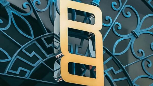 Range Rover показала новий логотип