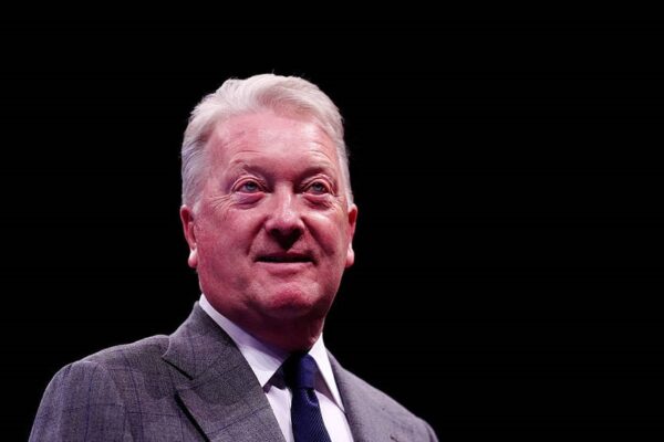 Реванш Усик – Дюбуа: стала відома кількість проданих квитків