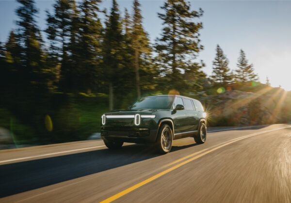 Rivian представила електрокари з чотирма двигунами