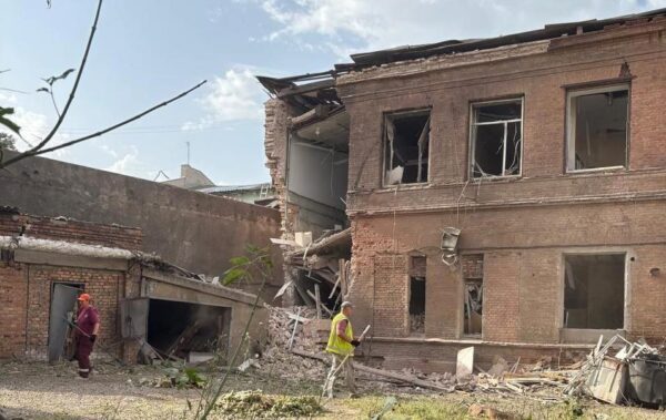 Росіяни пошкодили три медзаклади на Харківщині