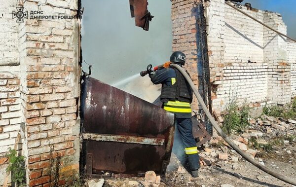 Росіяни вдарили по Дніпропетровщині: є поранений та багато руйнувань