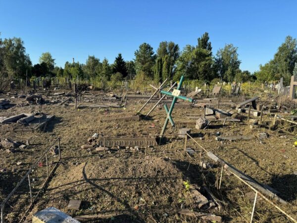 Росіяни вдарили по кладовищу у Черкасах