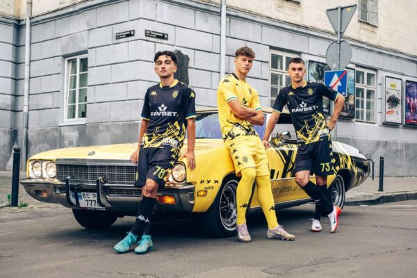 Рух представив оновлену ігрову форму