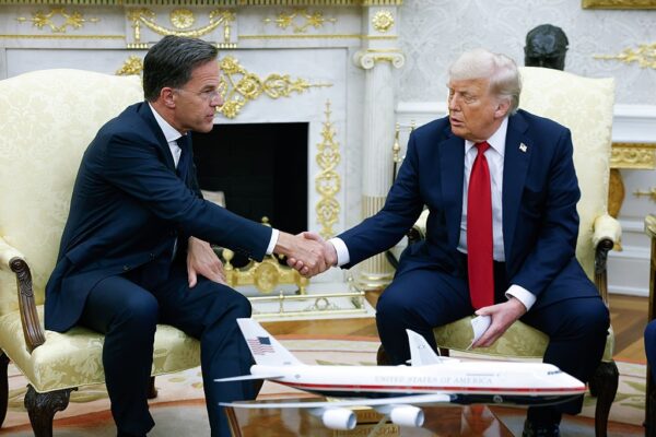 Рютте анонсував великі постачання зброї в Україну