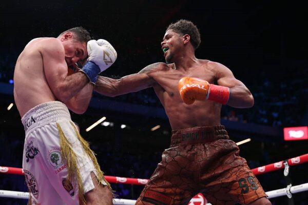 Сепеда вперше програв на професійному ринзі, поступившись Стівенсону