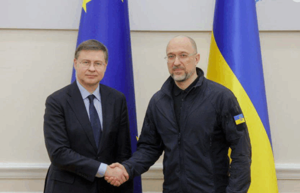 Шмигаль провів розмову з комісаром ЄС